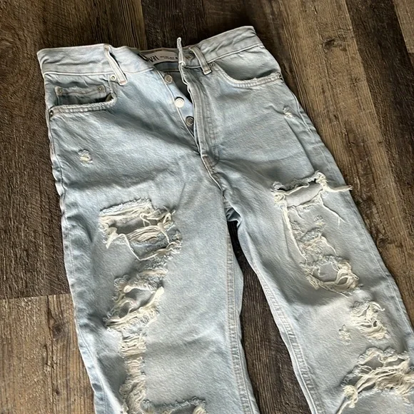 Distressed Jeans - Picture 2 of 5